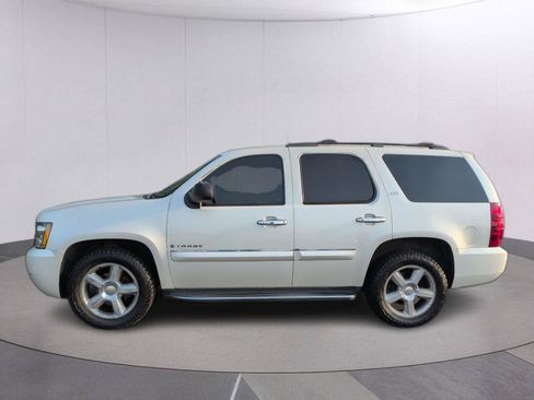 Used 2008 Chevrolet Tahoe LTZ w/ LTZ Preferred Equipment Group RWD image 2