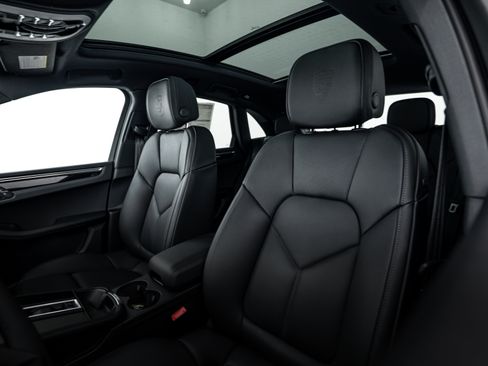 Certified 2026 Porsche Macan AWD/4WD image 20