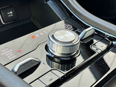 New 2025 Jeep Grand Cherokee Overland image 19