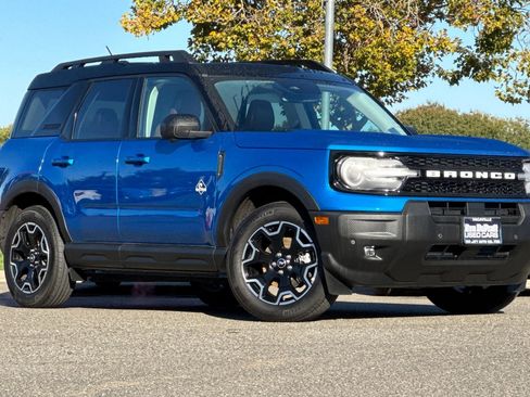 Used 2025 Ford Bronco Sport Outer Banks w/ Outer Banks Tech Package+ image 2