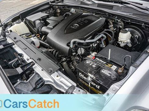 Used 2020 Toyota Tacoma SR5 RWD image 36