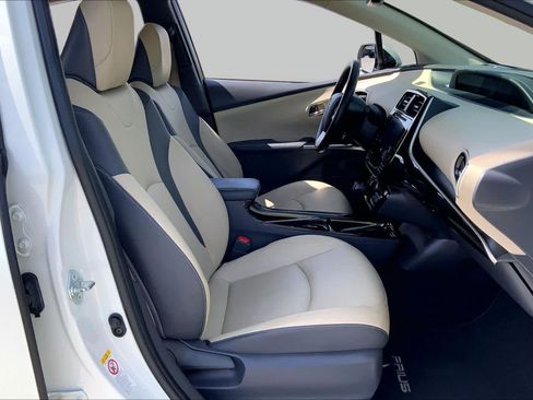 Used 2017 Toyota Prius Four w/ Advanced Technology Package FWD image 9