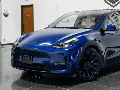 Used 2023 Tesla Model Y Performance image 8