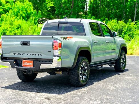 Used 2022 Toyota Tacoma TRD Off-Road AWD/4WD image 7