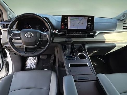 Used 2023 Toyota Sienna XLE w/ XLE Plus Package image 16