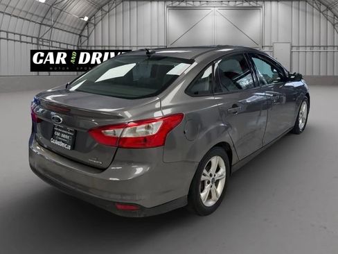 Used 2014 Ford Focus SE w/ SE Winter Package image 4