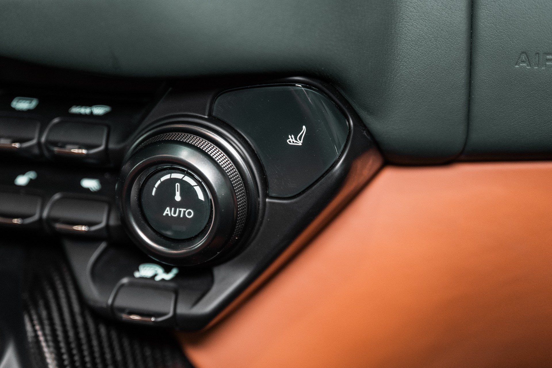 Used 2023 Aston Martin V12 Vantage Roadster RWD image 27