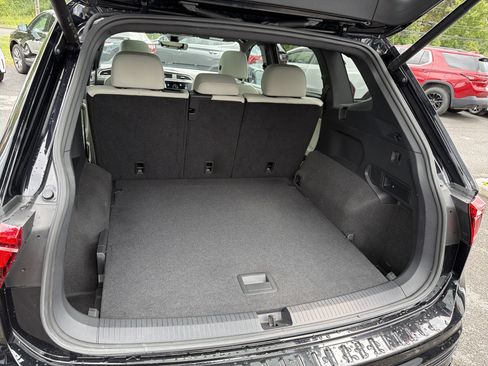 Used 2024 Volkswagen Tiguan SE R-Line AWD/4WD image 27