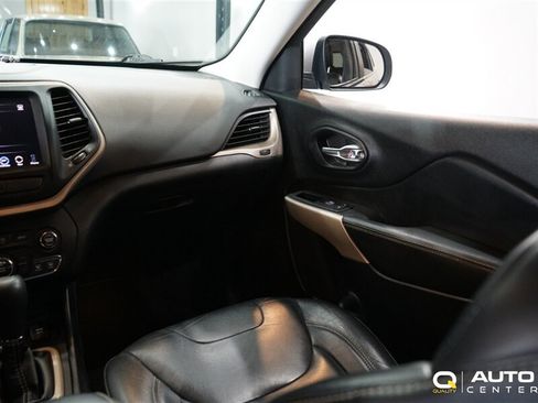 Used 2017 Jeep Cherokee Limited AWD/4WD image 18