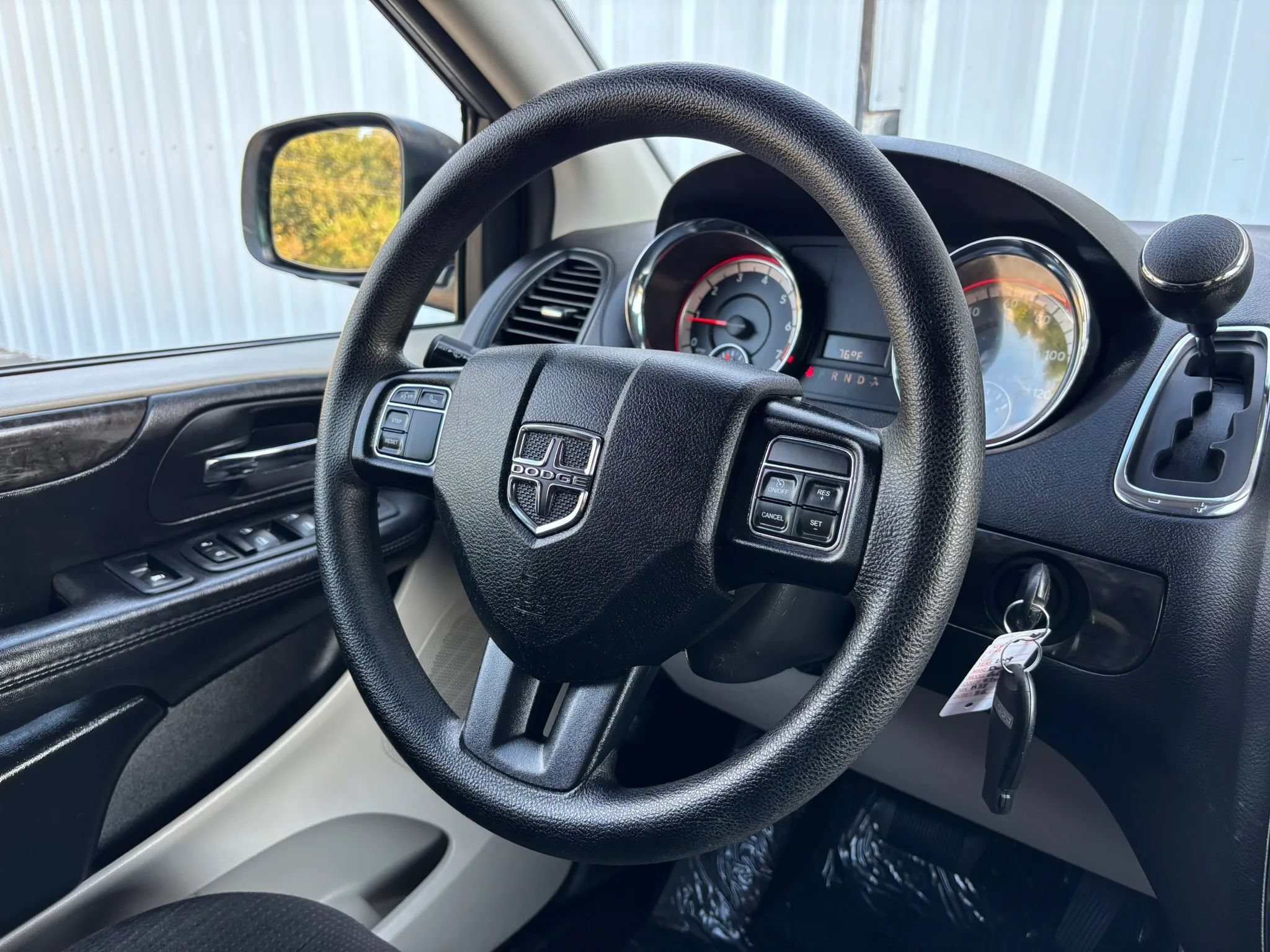 Used 2019 Dodge Grand Caravan SE w/ UConnect Hands-Free Group FWD image 17