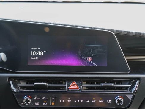 Certified 2025 Kia Niro EX image 15
