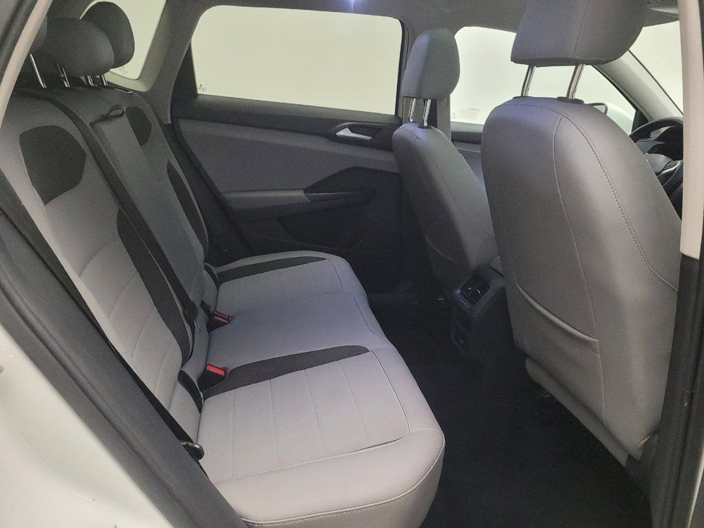 Used 2023 Volkswagen Taos SE w/ Panoramic Sunroof Package AWD/4WD image 19