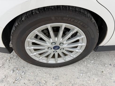 Used 2013 Ford C-MAX SEL image 11