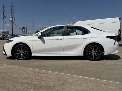 Used 2024 Toyota Camry SE FWD image 6