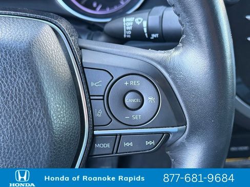 Used 2019 Toyota Camry XLE image 22