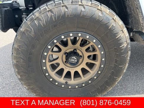 Used 2023 Jeep Gladiator Overland AWD/4WD image 9
