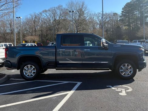 Used 2025 Chevrolet Silverado 2500 High Country w/ Technology Package image 4