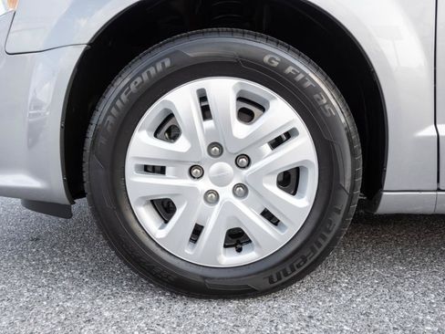 Used 2018 Dodge Grand Caravan SE w/ UConnect Hands-Free Group FWD image 33
