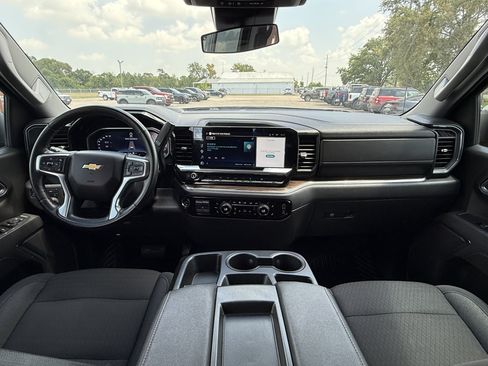Used 2025 Chevrolet Silverado 1500 LT AWD/4WD image 31