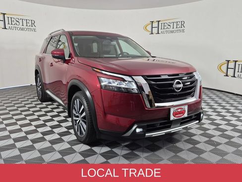 Used 2022 Nissan Pathfinder Platinum AWD/4WD image 2