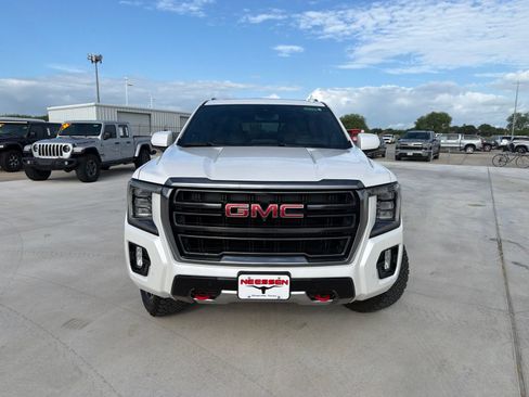 Used 2024 GMC Yukon XL AT4 w/ Technology Package AWD/4WD image 2