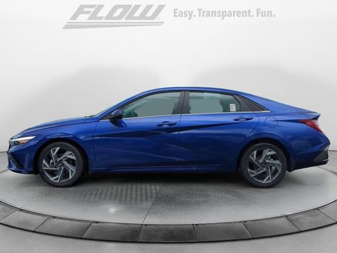 Certified 2025 Hyundai Elantra Limited FWD image 5