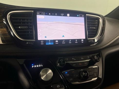 Used 2023 Chrysler Pacifica Pinnacle FWD image 19