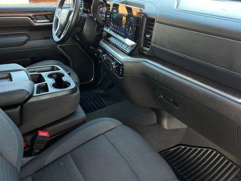 Used 2025 Chevrolet Silverado 1500 LT image 24