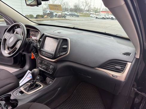 Used 2016 Jeep Cherokee 75th Anniversary image 28