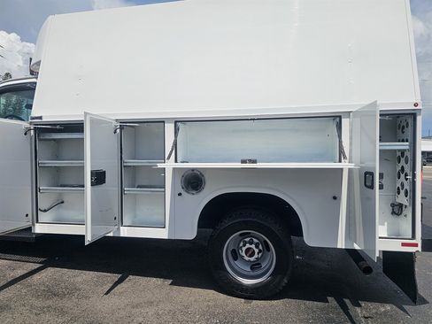 Used 2018 GMC Savana 3500 w/ Power Convenience Package RWD image 15
