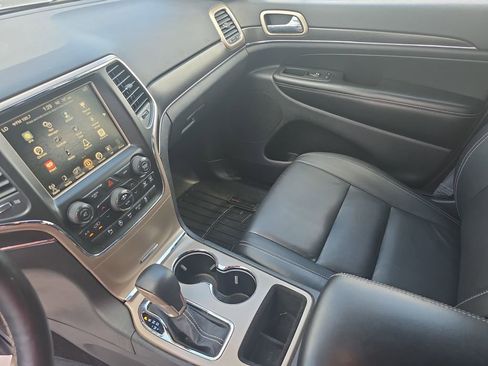 Used 2017 Jeep Grand Cherokee Limited w/ Trailer Tow Group IV image 25