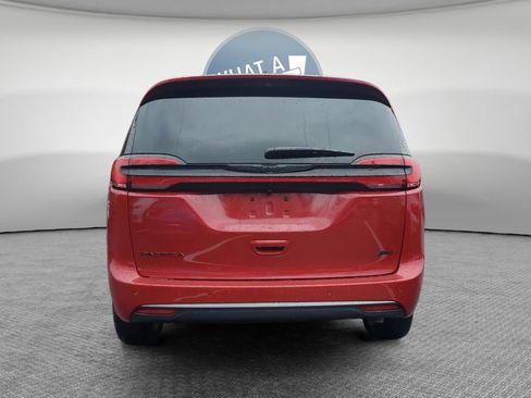 New 2026 Chrysler Pacifica Select image 5