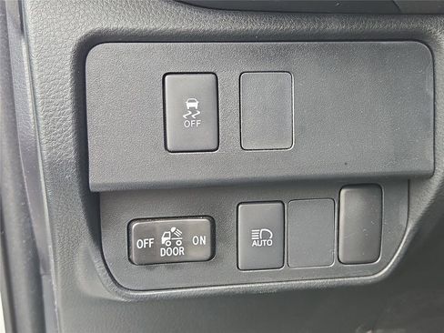 Used 2021 Toyota Tacoma SR5 RWD image 23