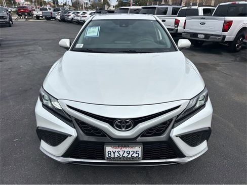 Used 2022 Toyota Camry XSE image 3