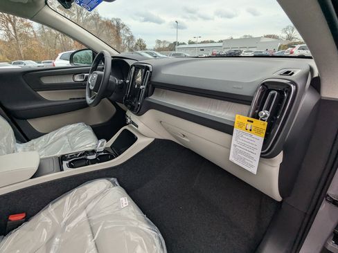 New 2026 Volvo XC40 B5 Ultra w/ Protection Package Premier image 23