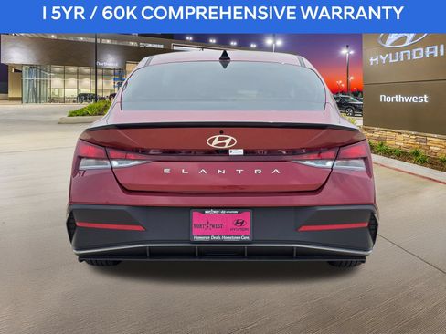 Used 2025 Hyundai Elantra Sport FWD image 8