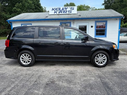 Used 2018 Dodge Grand Caravan SXT FWD image 2