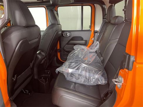 New 2025 Jeep Gladiator Sport image 4