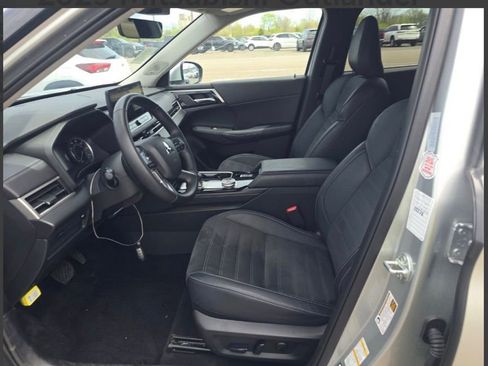 Used 2025 Mitsubishi Outlander AWD image 12