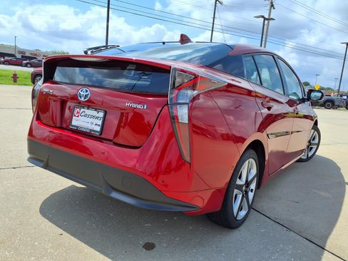 Used 2017 Toyota Prius Four FWD image 32