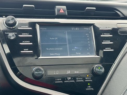 Used 2019 Toyota Camry SE FWD image 22