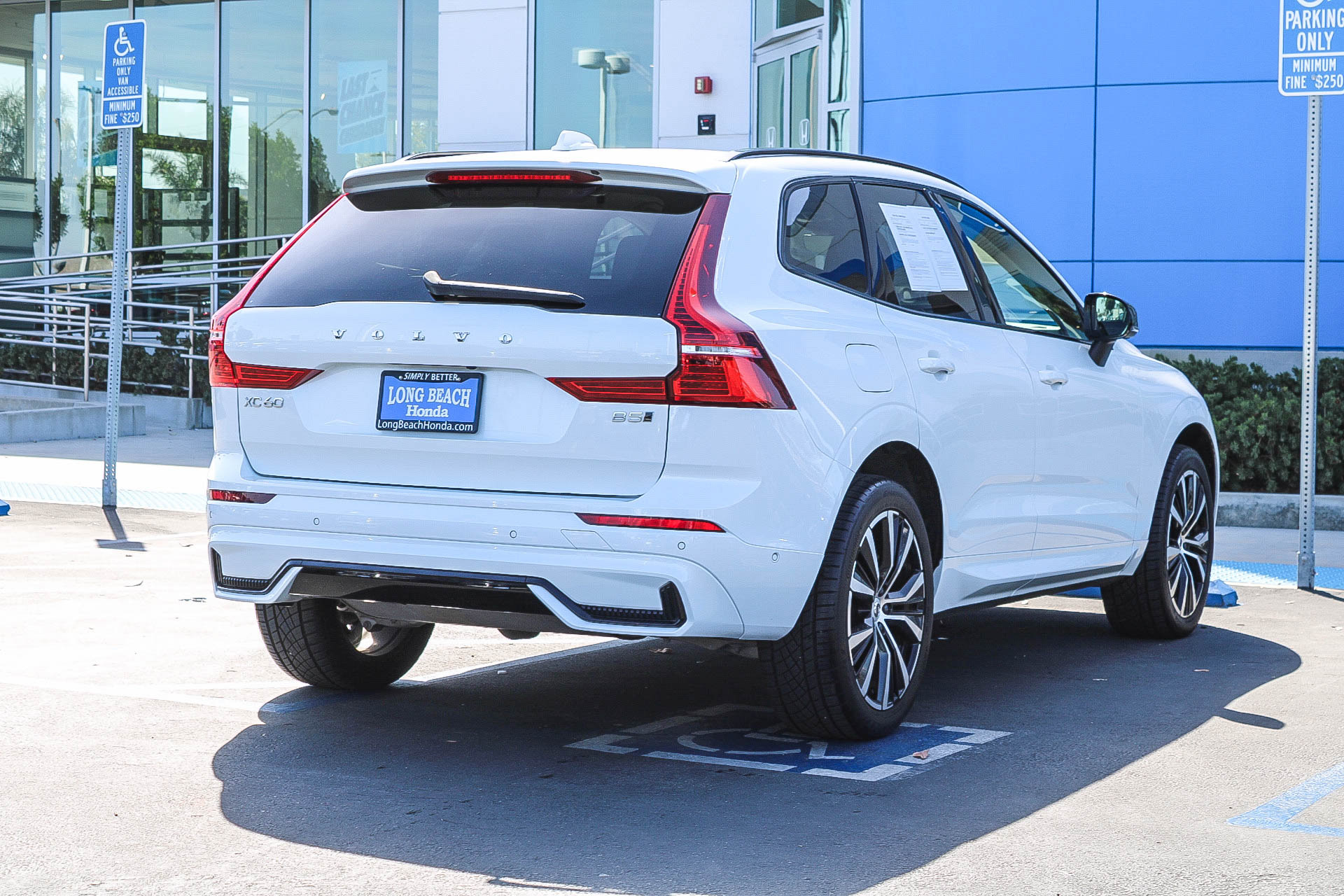 Used 2023 Volvo XC60 B5 Plus w/ Protection Package AWD/4WD image 7
