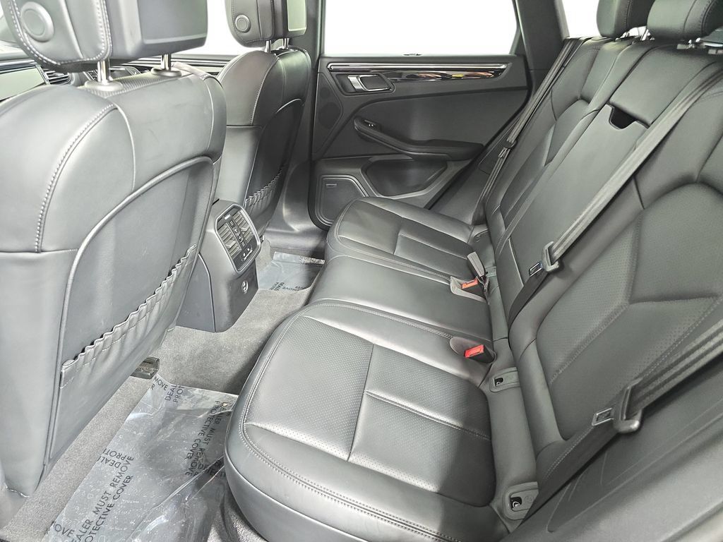 Certified 2026 Porsche Macan AWD/4WD image 24