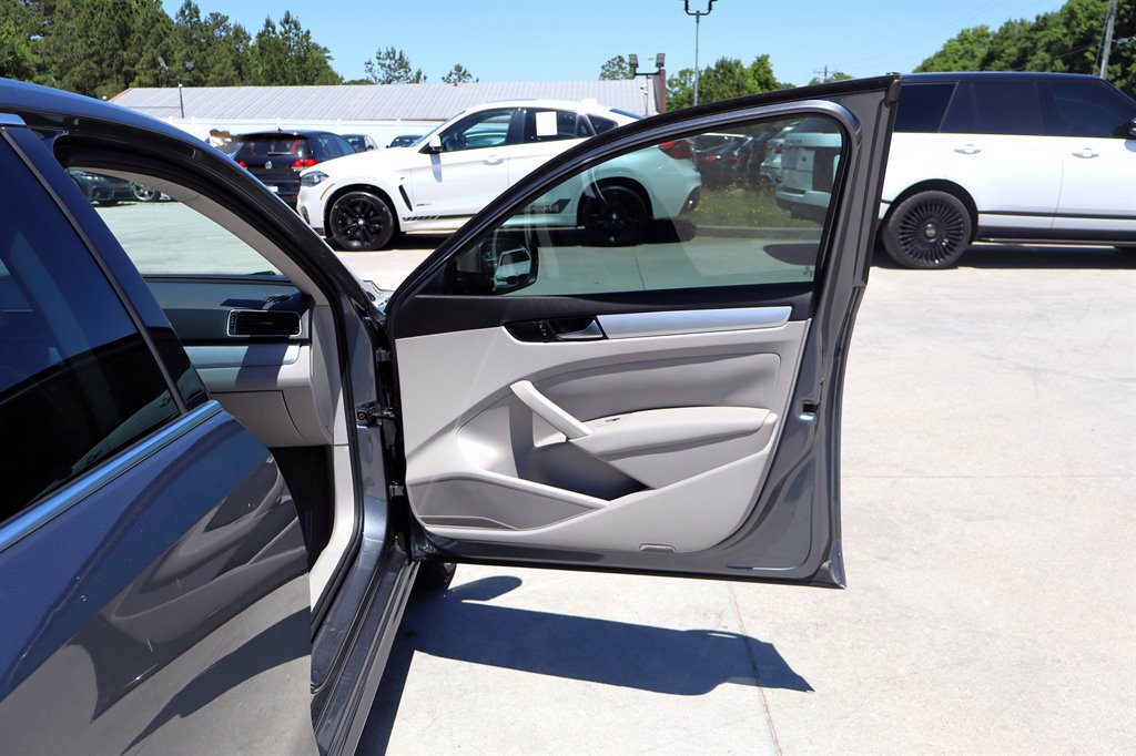 Used 2013 Volkswagen Passat TDI SE FWD image 27