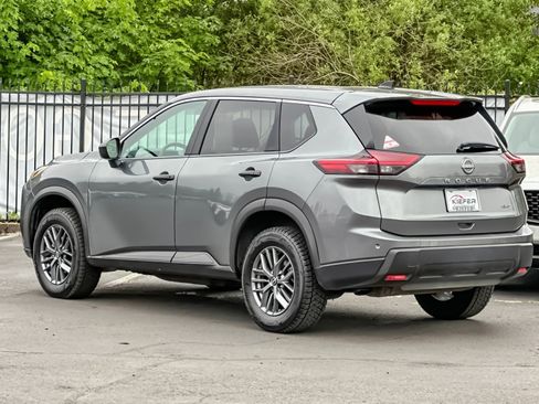 Used 2024 Nissan Rogue S AWD/4WD image 5