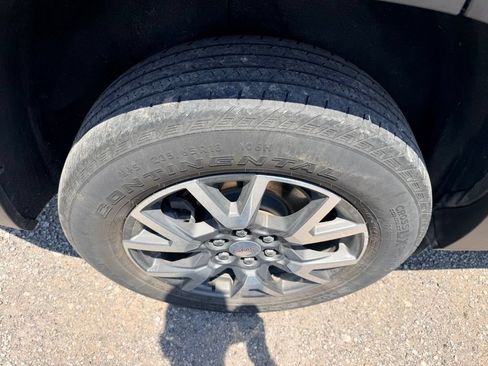 Used 2023 GMC Acadia SLE w/ Driver Convenience Package AWD/4WD image 10