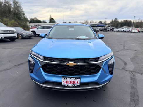 New 2026 Chevrolet Trax LT w/ LT Convenience Package image 2