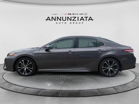 Used 2020 Toyota Camry SE w/ Moonroof Package image 2