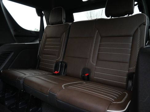 Used 2025 GMC Yukon Denali Ultimate image 33