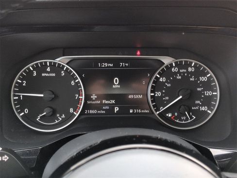 Used 2022 Nissan Pathfinder SV image 10